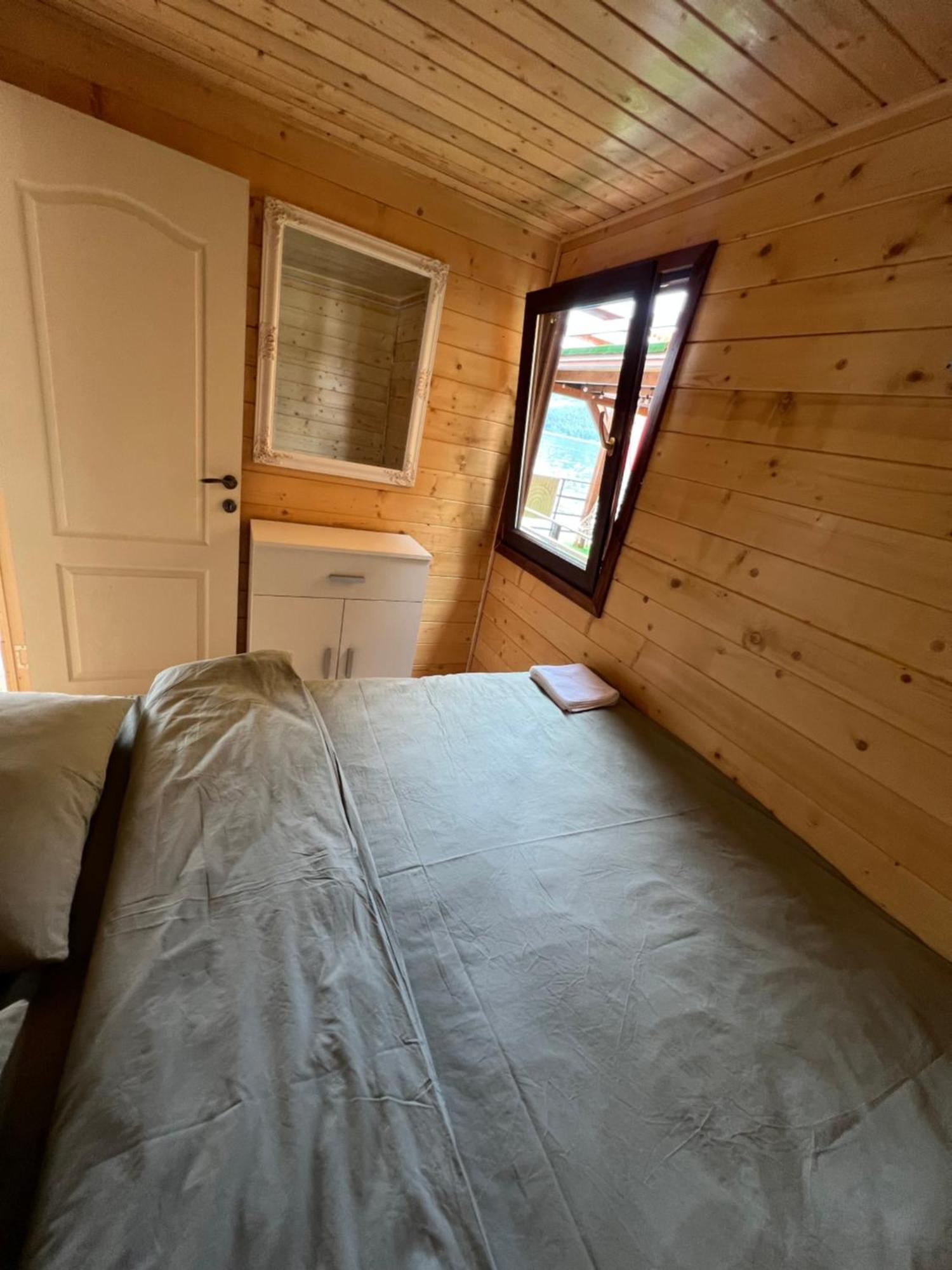 Holiday Bicaz Bungalows On The Lake المظهر الخارجي الصورة