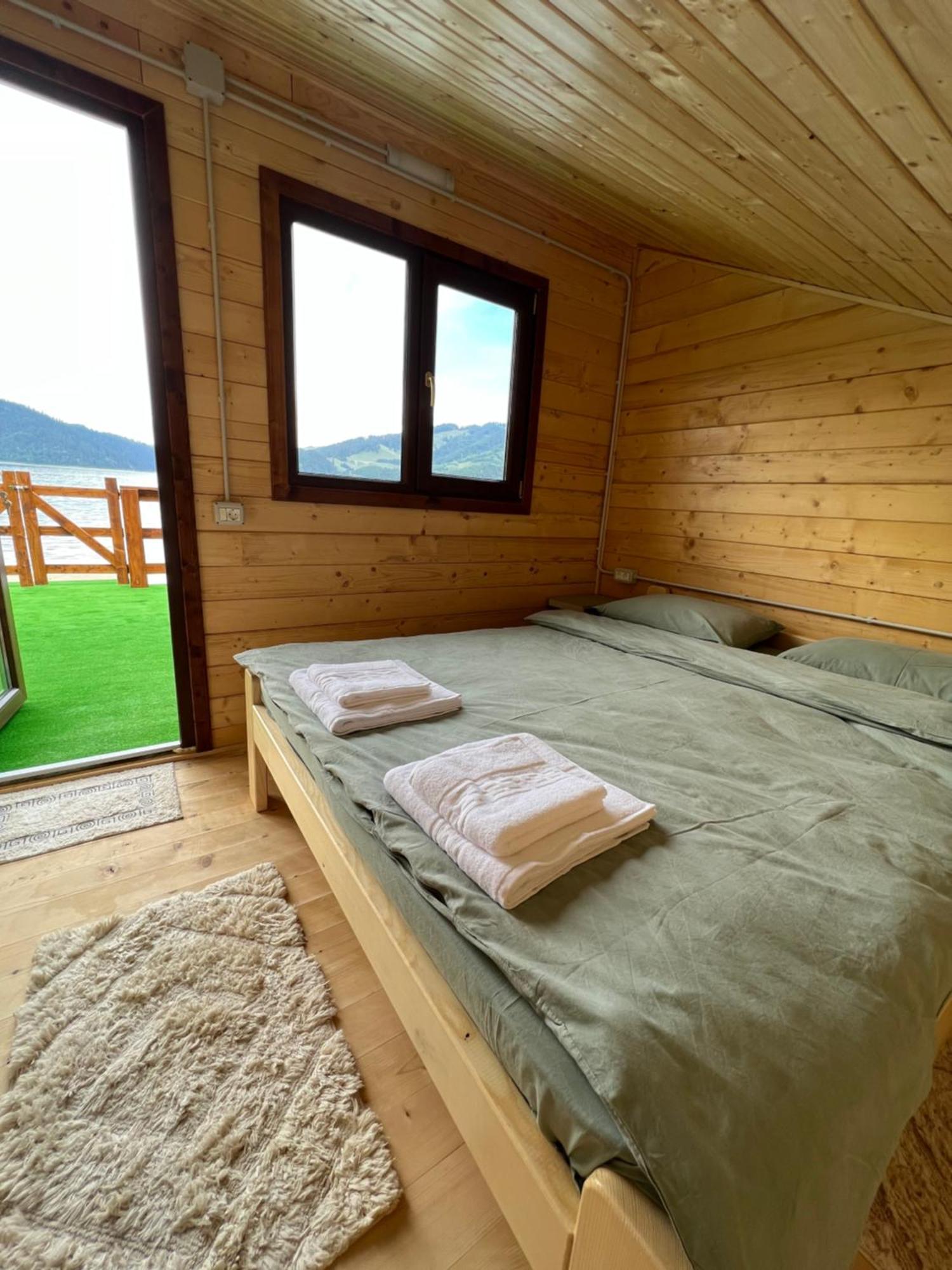Holiday Bicaz Bungalows On The Lake المظهر الخارجي الصورة