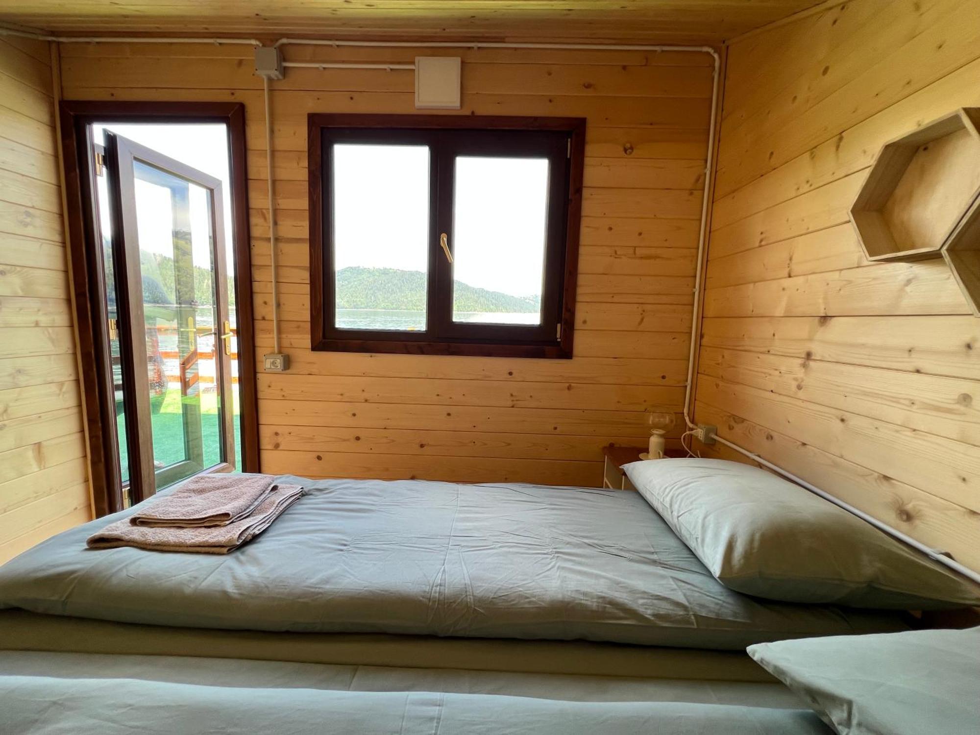 Holiday Bicaz Bungalows On The Lake المظهر الخارجي الصورة