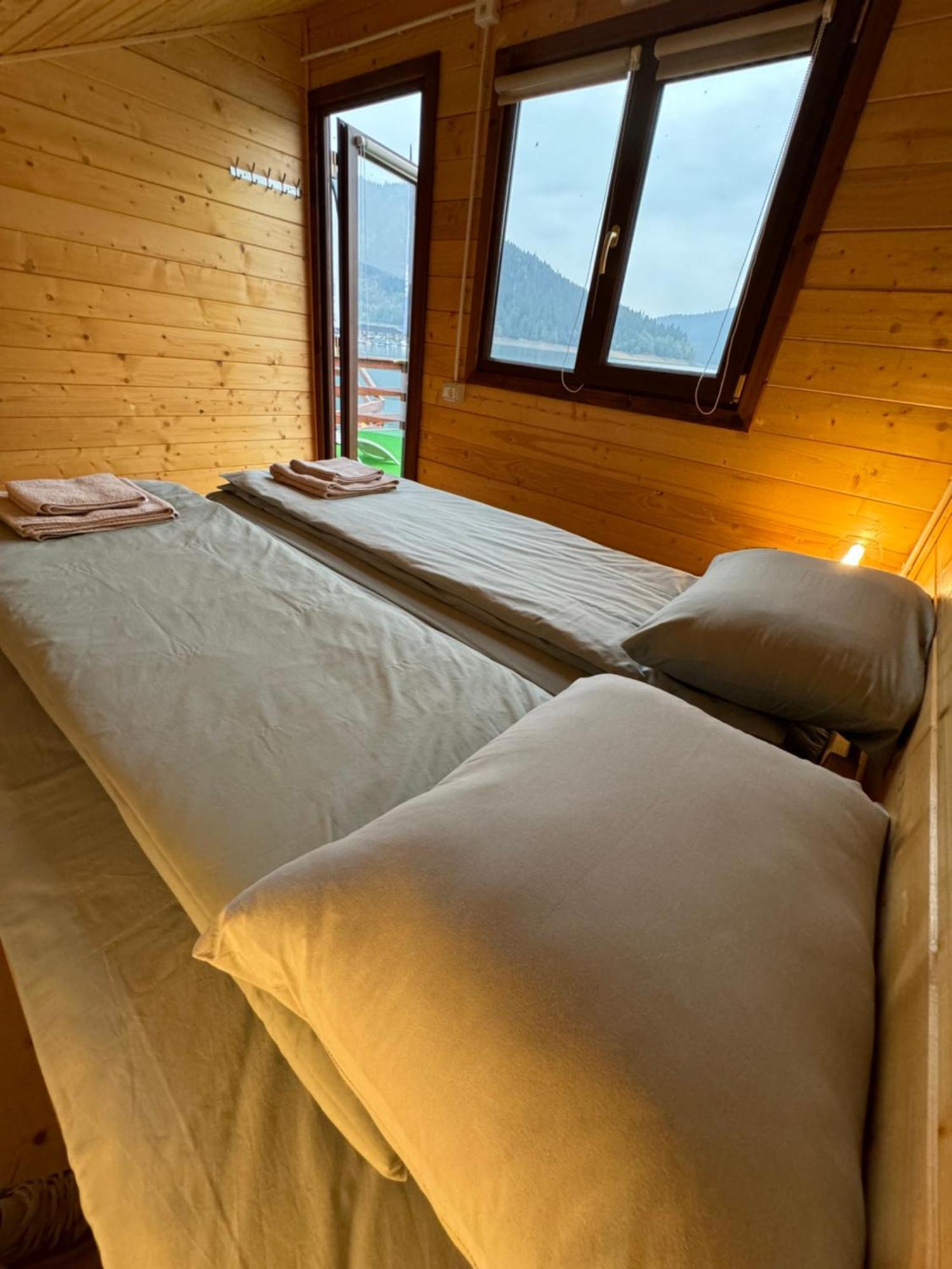 Holiday Bicaz Bungalows On The Lake المظهر الخارجي الصورة